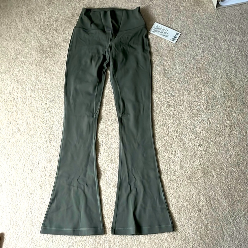 Brand new Lululemon mini flare leggings high rise 32” size 6 grey sage